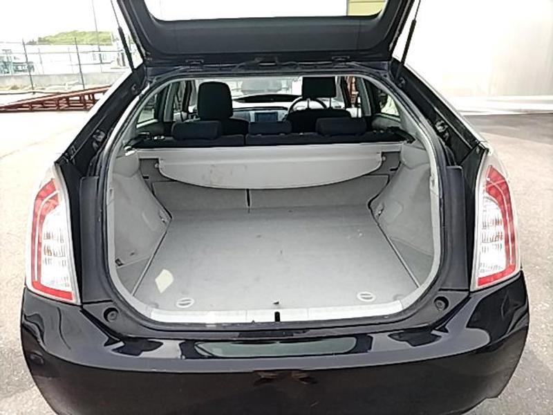 2013 Toyota Prius thumbnail