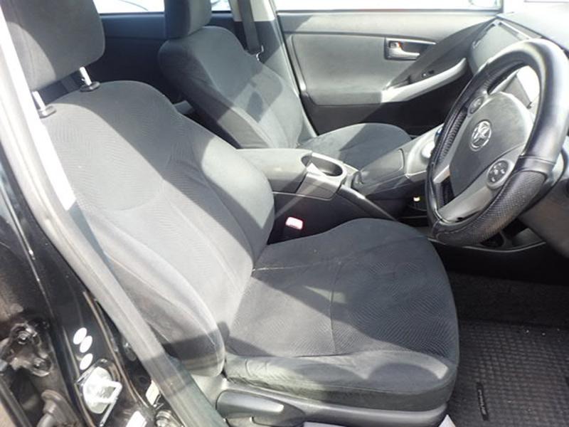 2012 Toyota Prius thumbnail