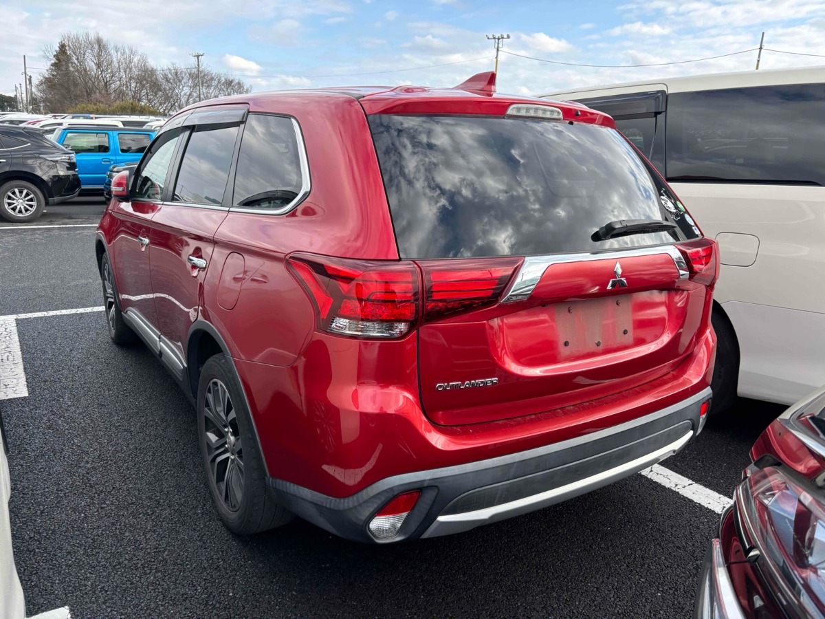 2017 Mitsubishi Outlander thumbnail