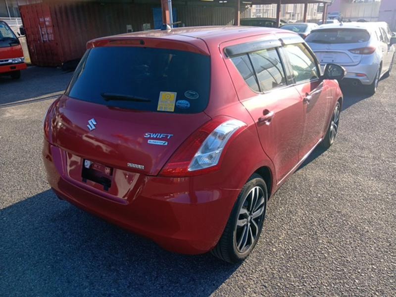 2015 Suzuki Swift thumbnail