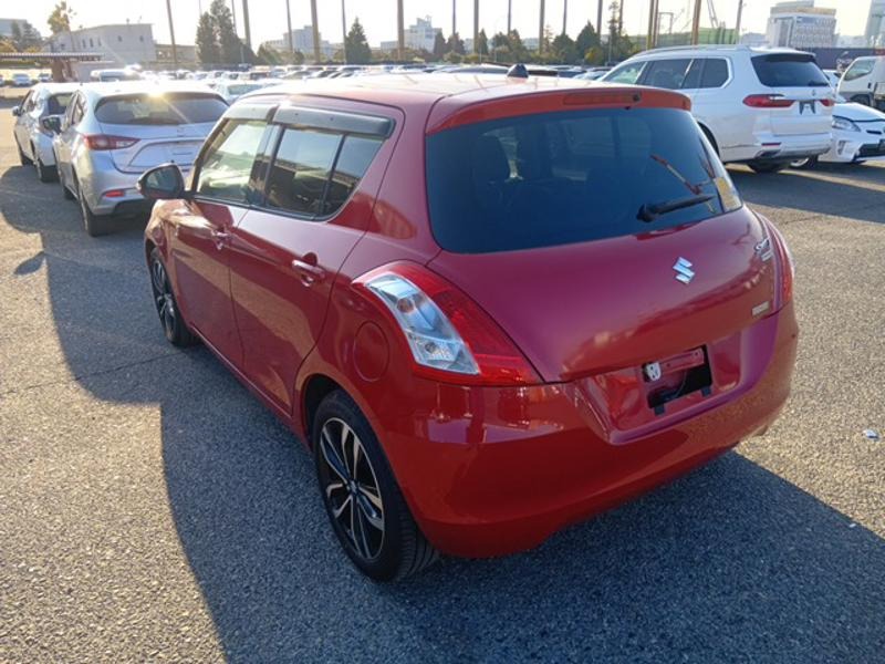 2015 Suzuki Swift thumbnail