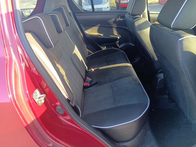 2015 Suzuki Swift thumbnail