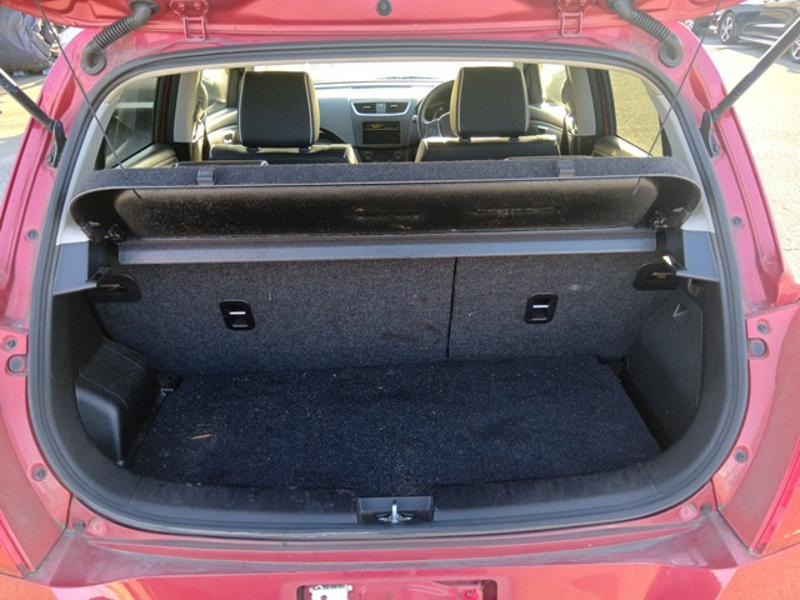 2015 Suzuki Swift thumbnail