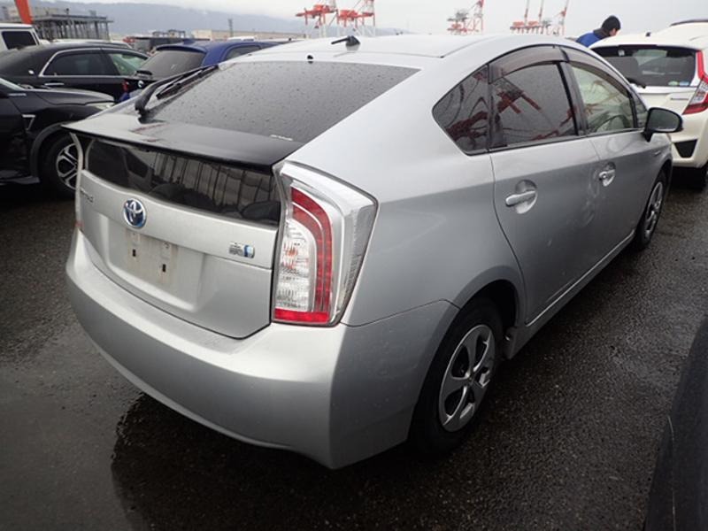 2012 Toyota Prius thumbnail