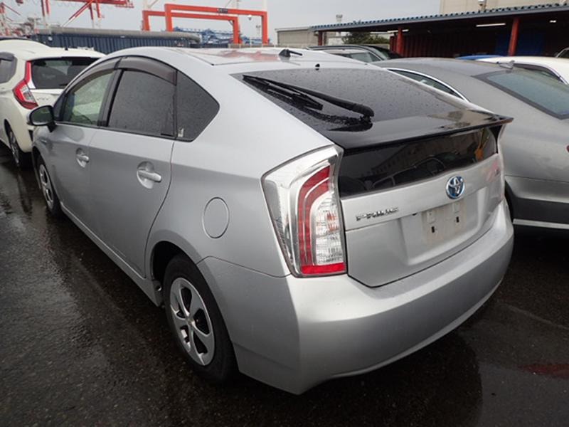 2012 Toyota Prius thumbnail