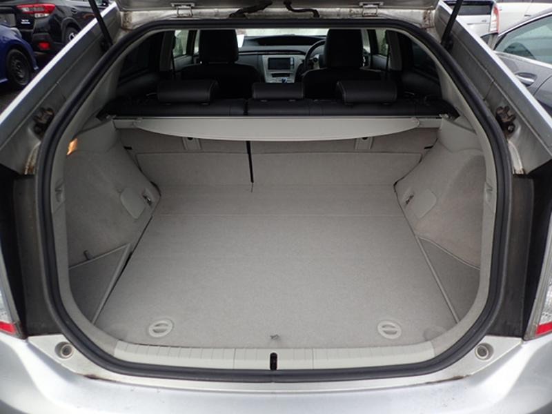 2012 Toyota Prius thumbnail
