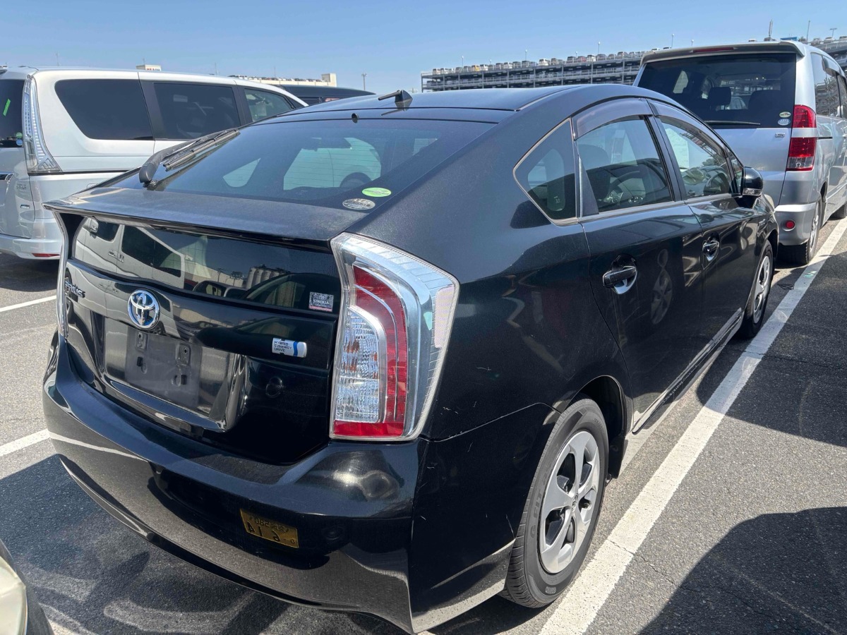 2013 Toyota Prius thumbnail
