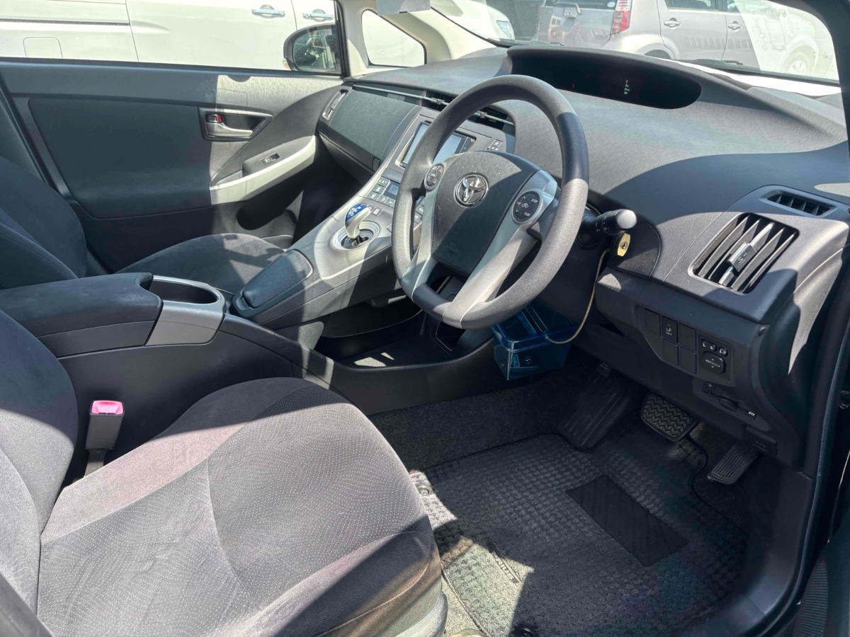 2013 Toyota Prius thumbnail