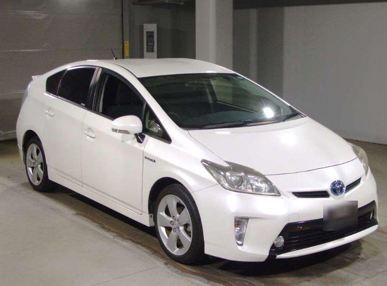 2013 Toyota Prius thumbnail