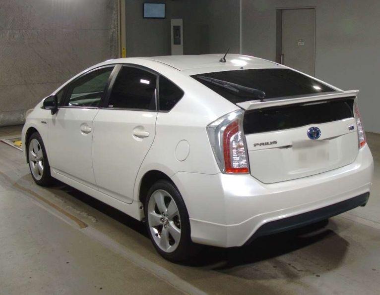 2013 Toyota Prius thumbnail
