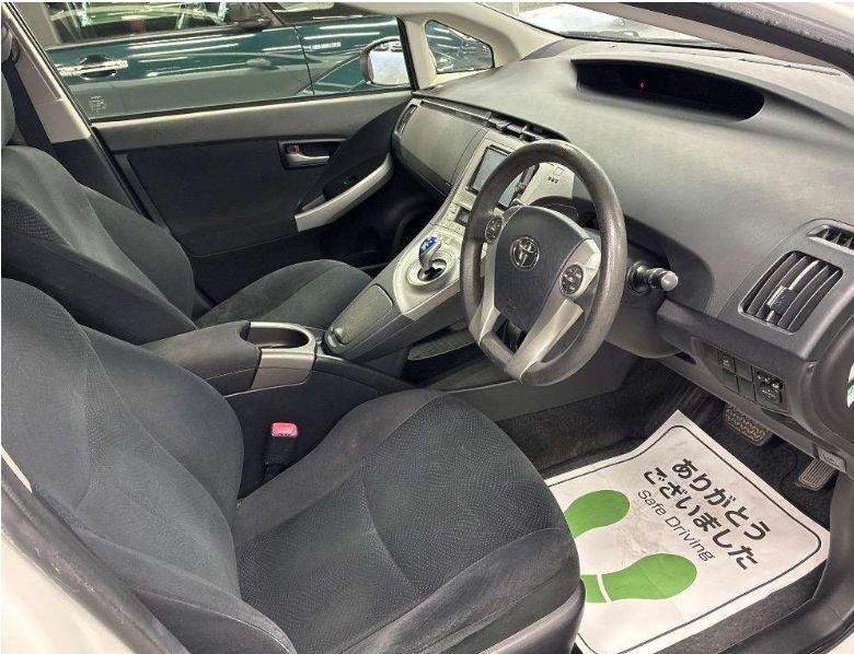 2013 Toyota Prius thumbnail