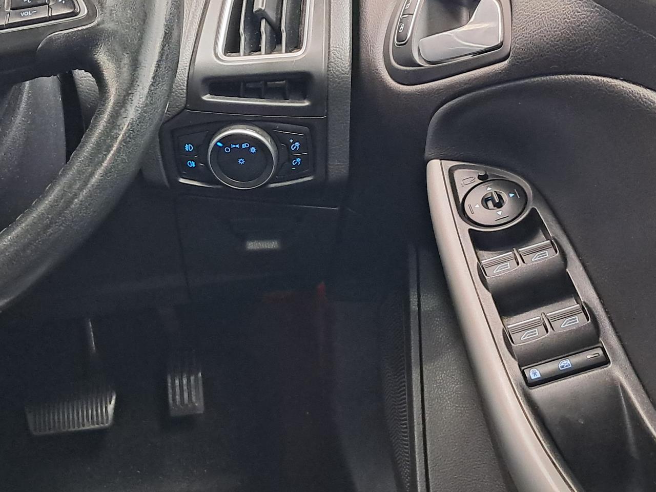 2017 Ford Focus thumbnail
