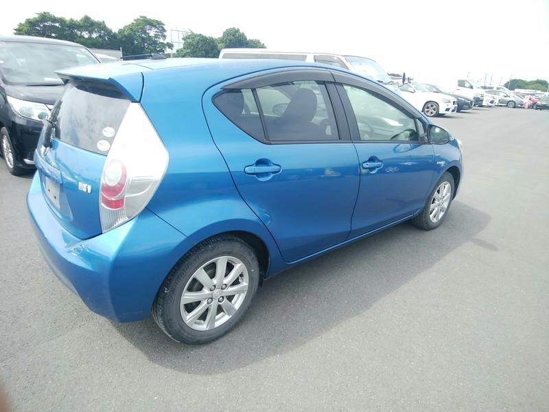 2014 Toyota Aqua thumbnail