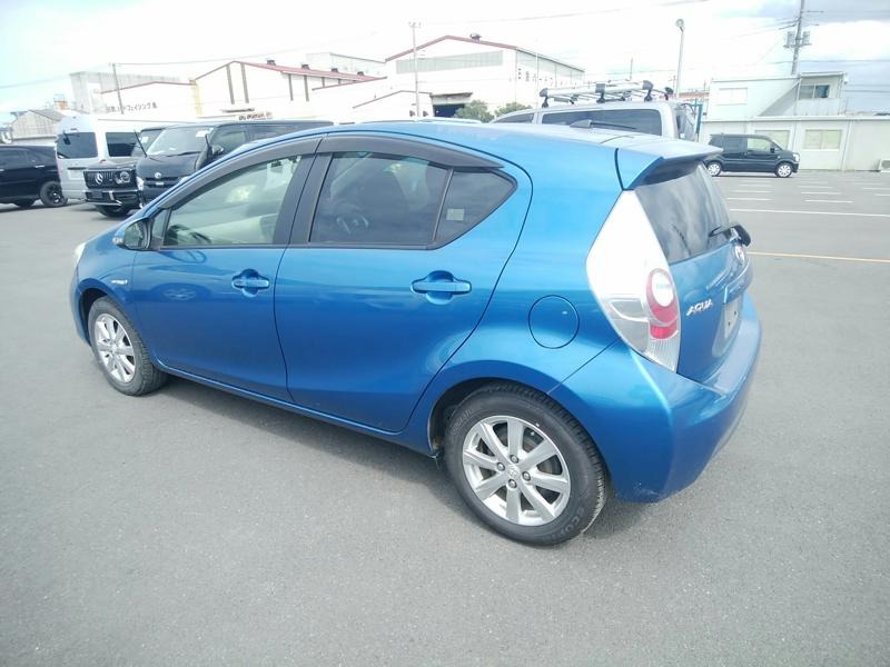 2014 Toyota Aqua thumbnail