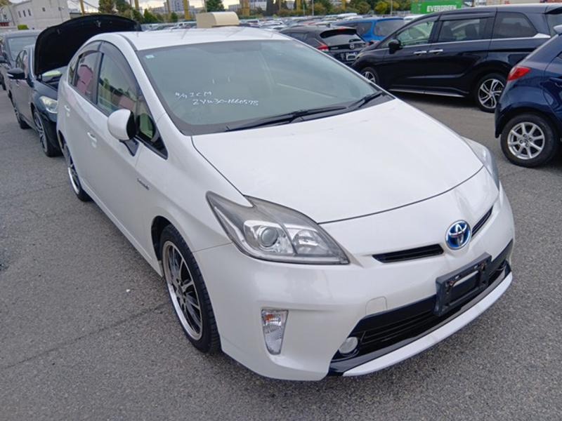 2013 Toyota Prius thumbnail