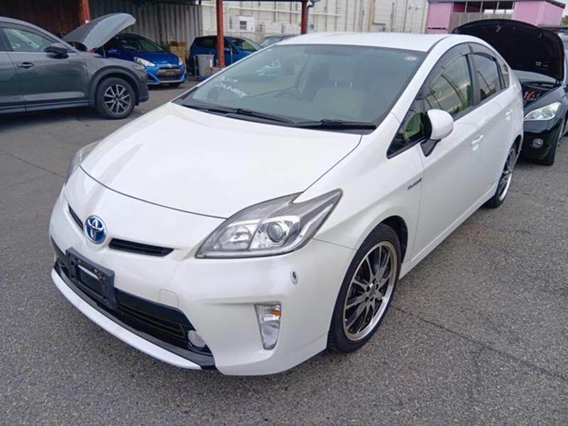 2013 Toyota Prius thumbnail