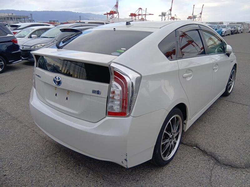 2013 Toyota Prius thumbnail