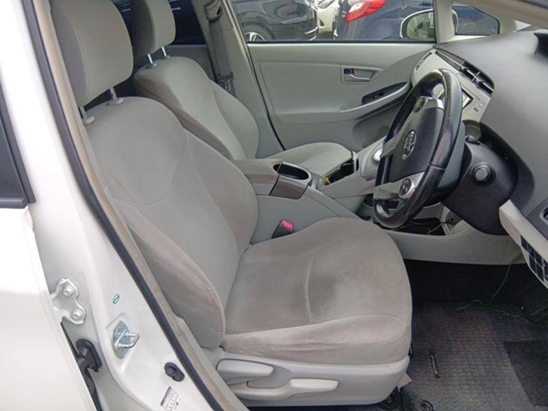 2013 Toyota Prius thumbnail
