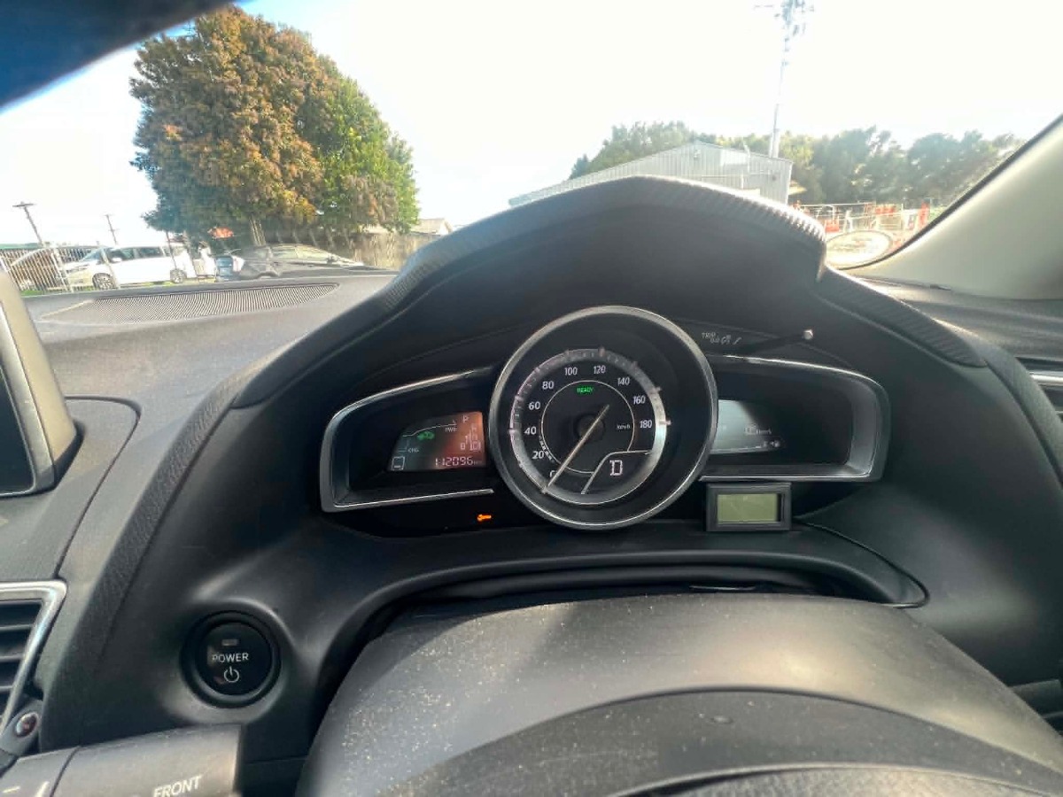 2013 Mazda Axela thumbnail