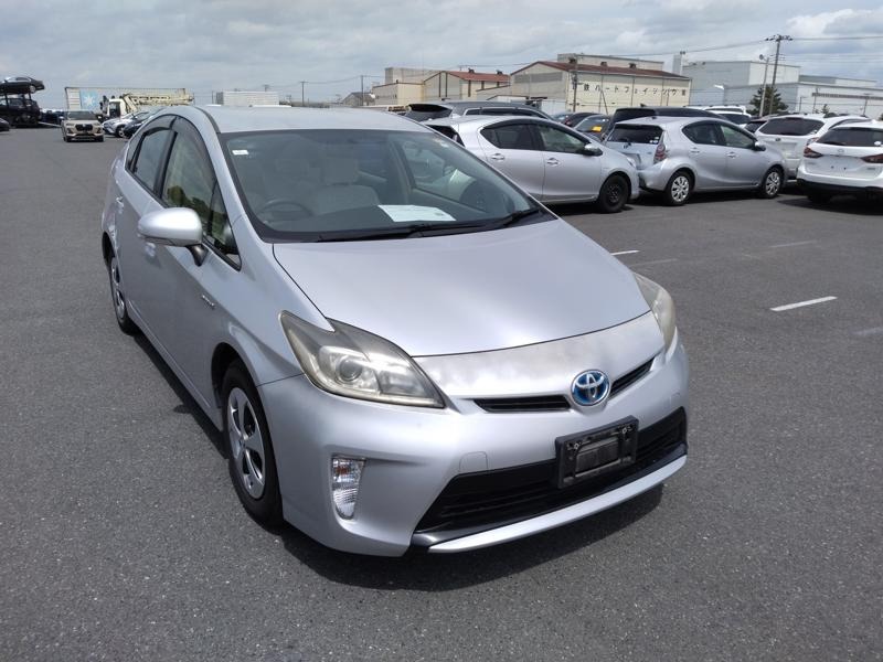 2012 Toyota Prius thumbnail