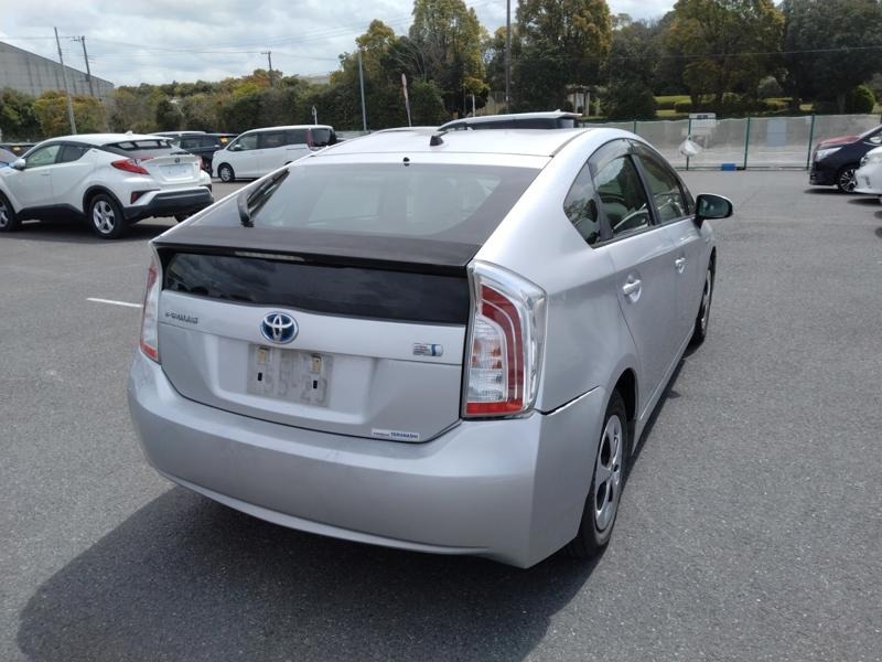 2012 Toyota Prius thumbnail