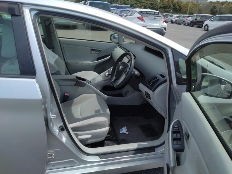 2012 Toyota Prius thumbnail