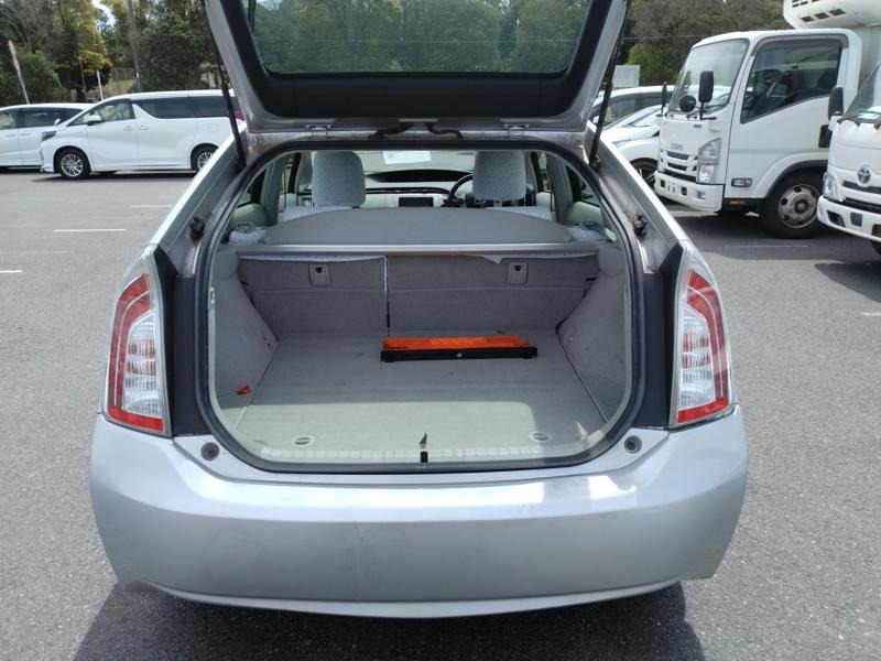 2012 Toyota Prius thumbnail