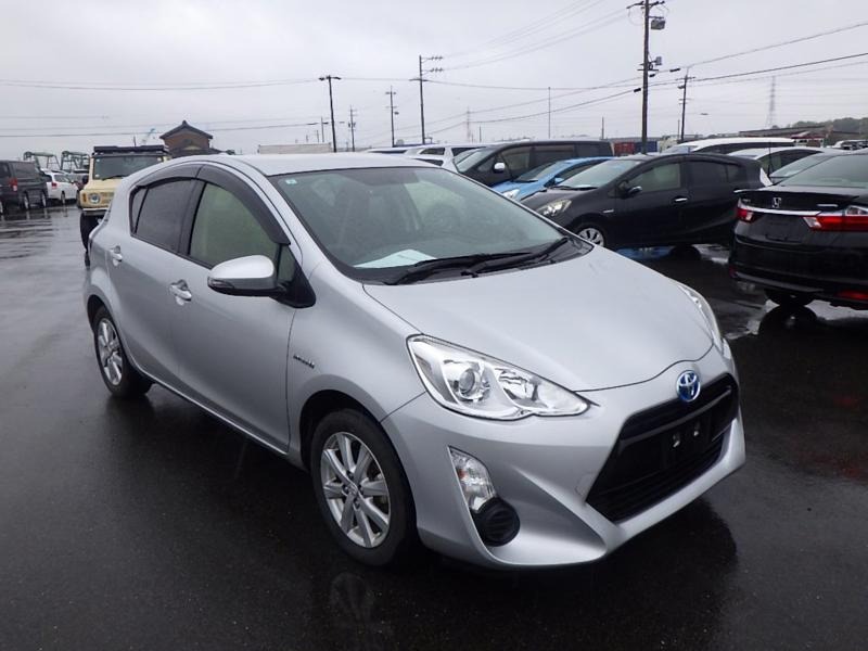 2015 Toyota Aqua thumbnail