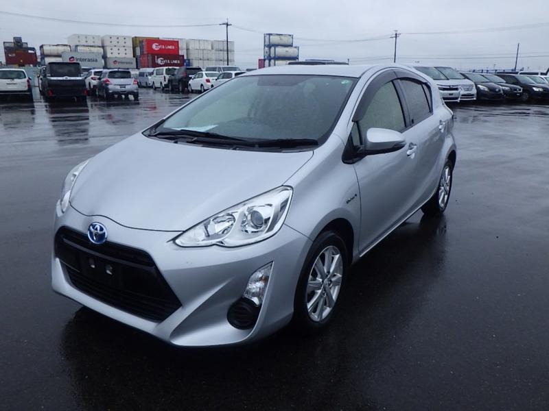 2015 Toyota Aqua thumbnail