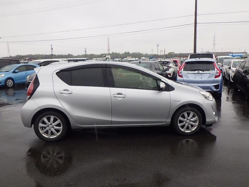 2015 Toyota Aqua thumbnail