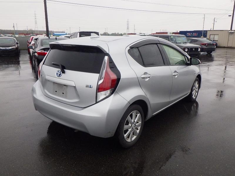 2015 Toyota Aqua thumbnail