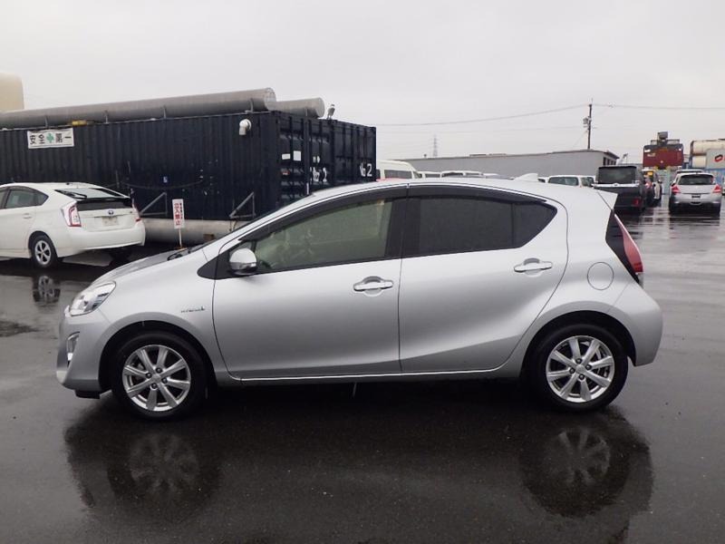 2015 Toyota Aqua thumbnail