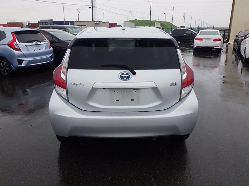 2015 Toyota Aqua thumbnail