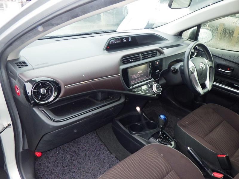 2015 Toyota Aqua thumbnail