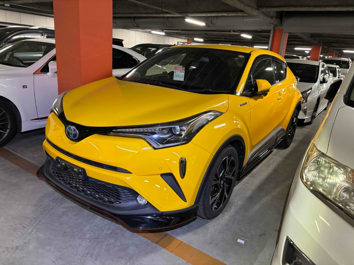 2017 Toyota C-HR thumbnail