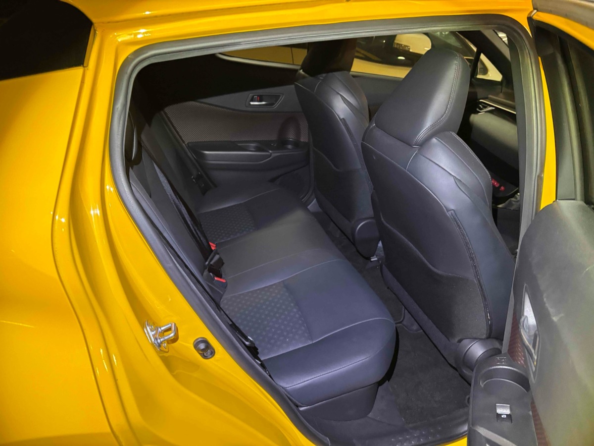 2017 Toyota C-HR thumbnail