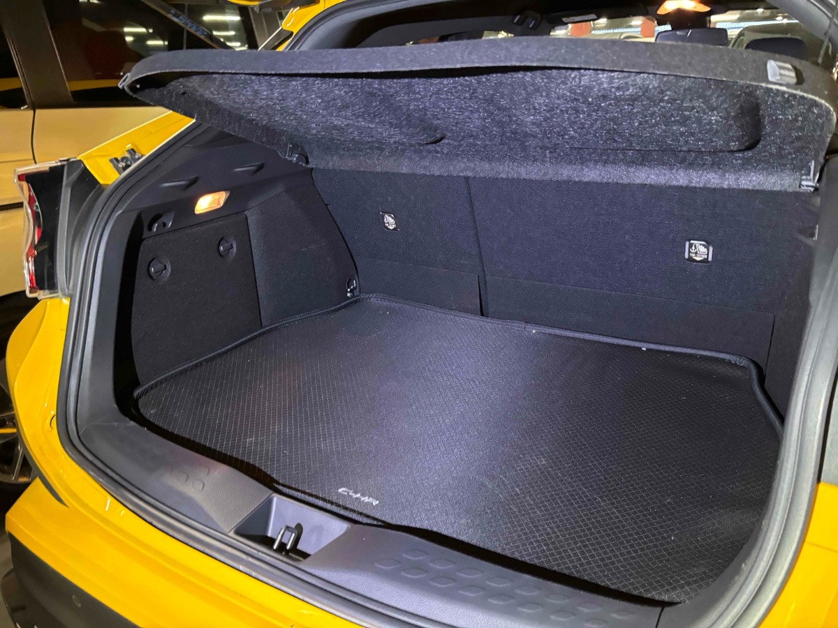 2017 Toyota C-HR thumbnail