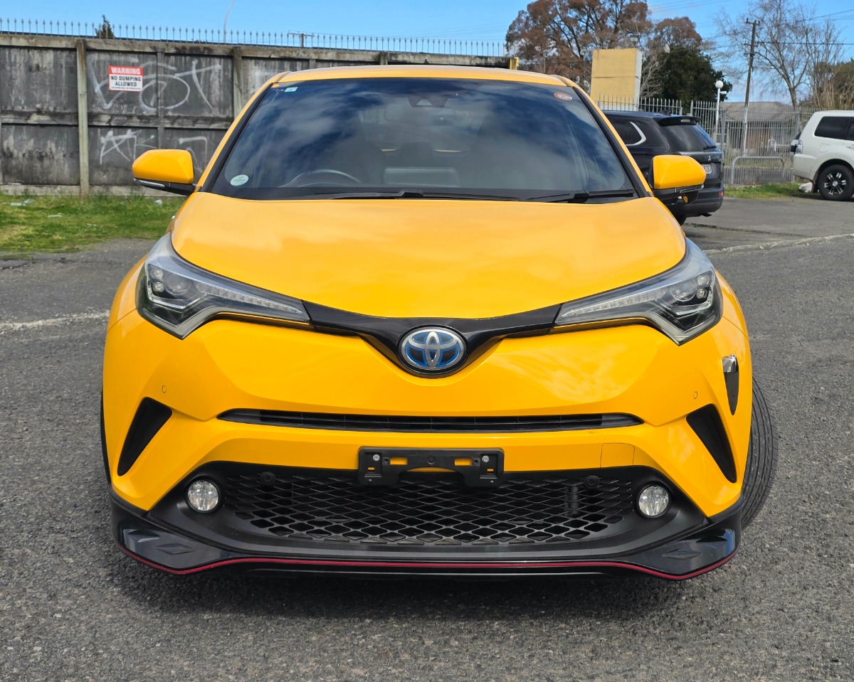 2017 Toyota C-HR thumbnail