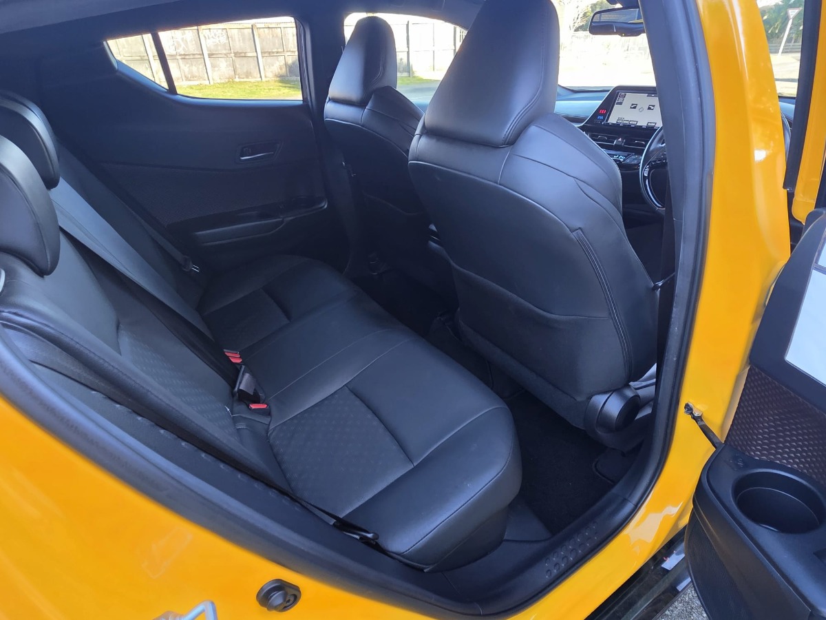 2017 Toyota C-HR thumbnail