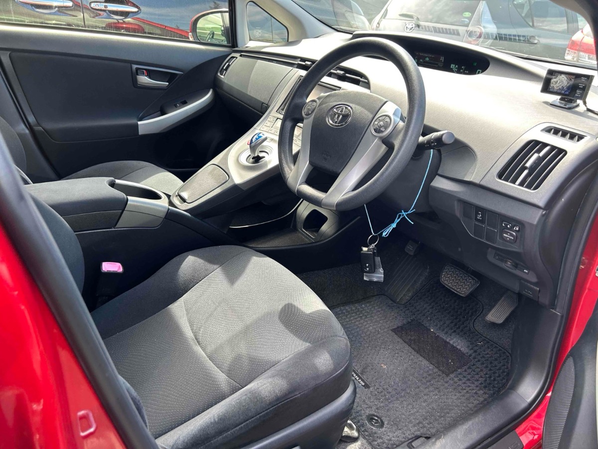 2013 Toyota Prius thumbnail