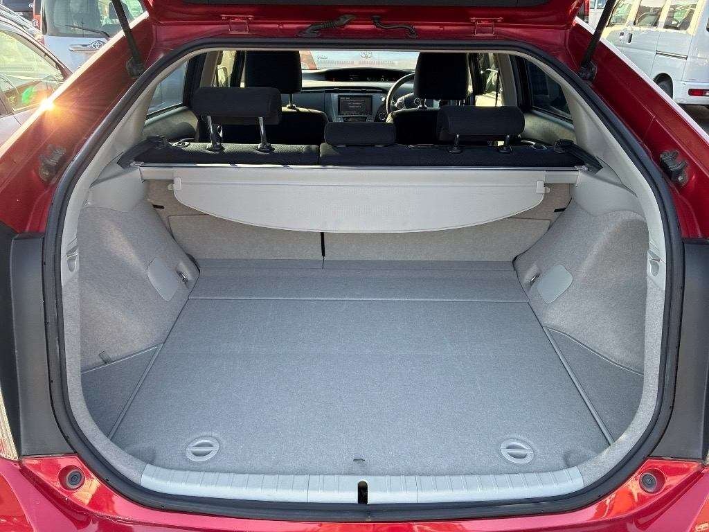 2013 Toyota Prius thumbnail