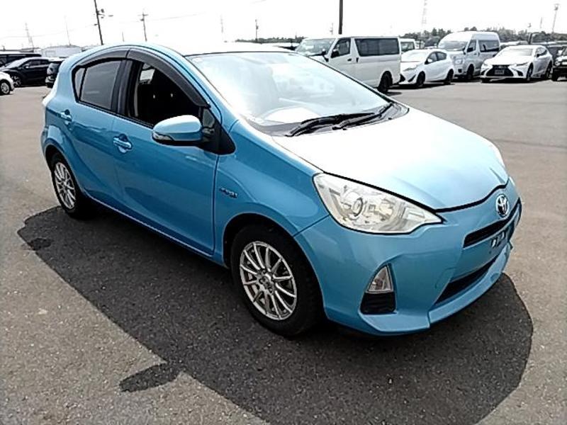2012 Toyota Aqua thumbnail