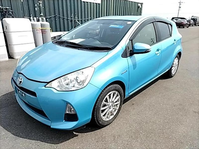 2012 Toyota Aqua thumbnail