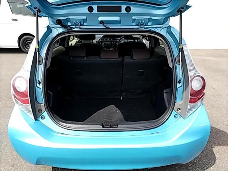 2012 Toyota Aqua thumbnail