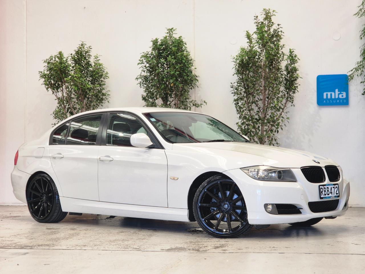 2011 BMW 320I thumbnail