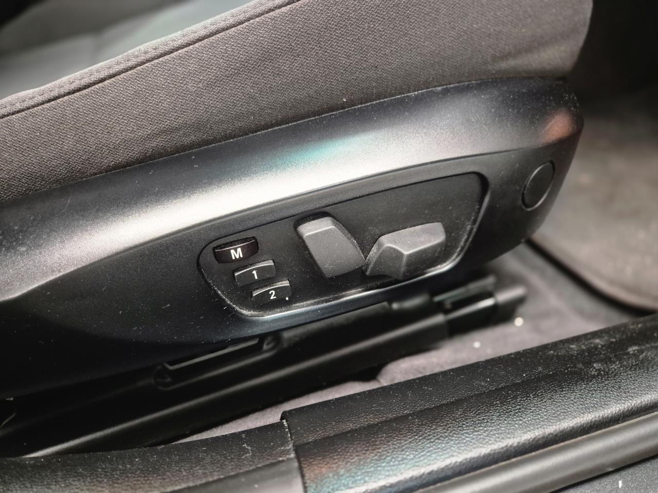 2011 BMW 320I thumbnail