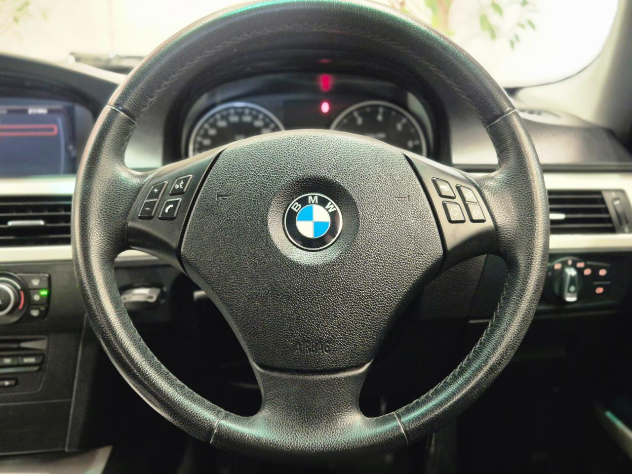 2011 BMW 320I thumbnail