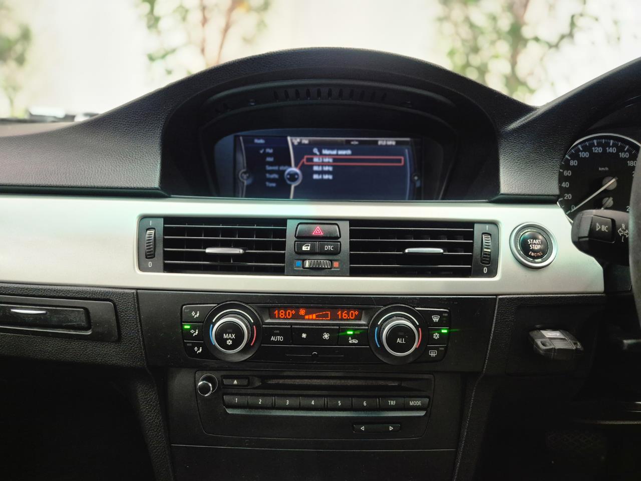 2011 BMW 320I thumbnail