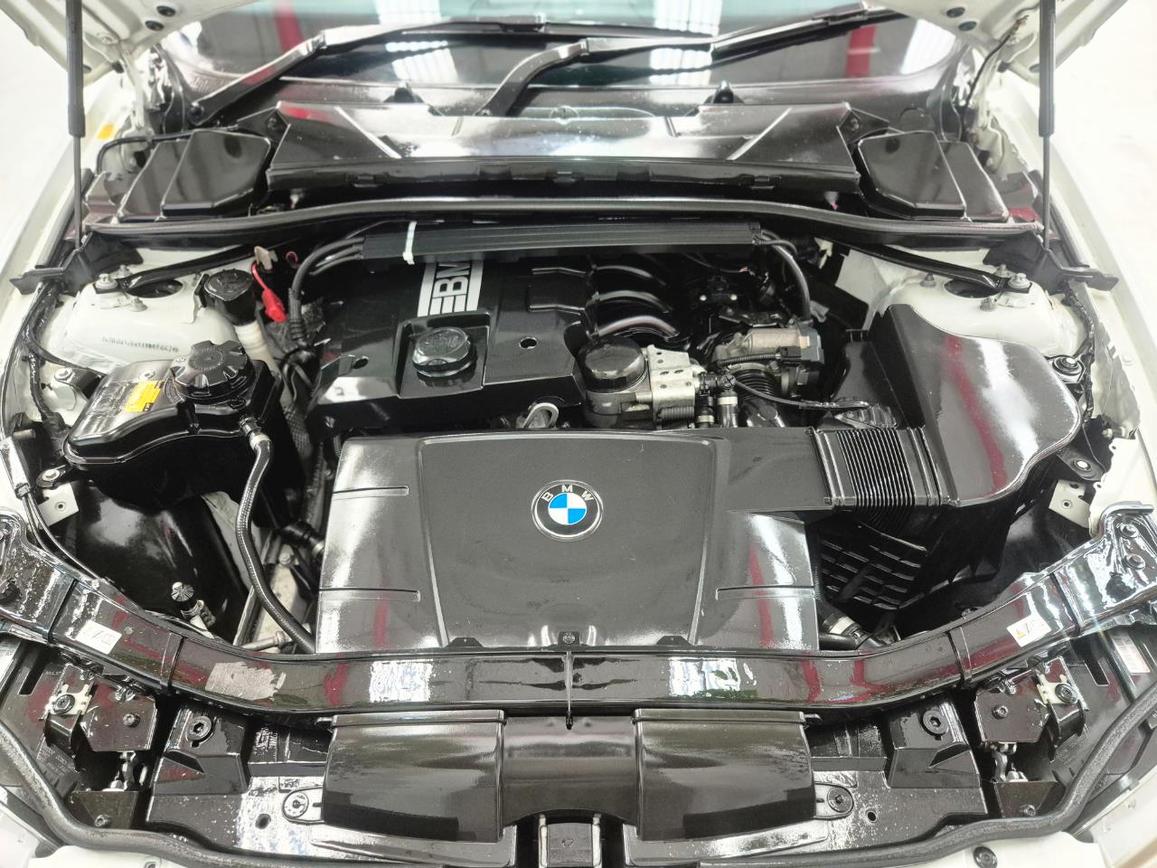 2011 BMW 320I thumbnail
