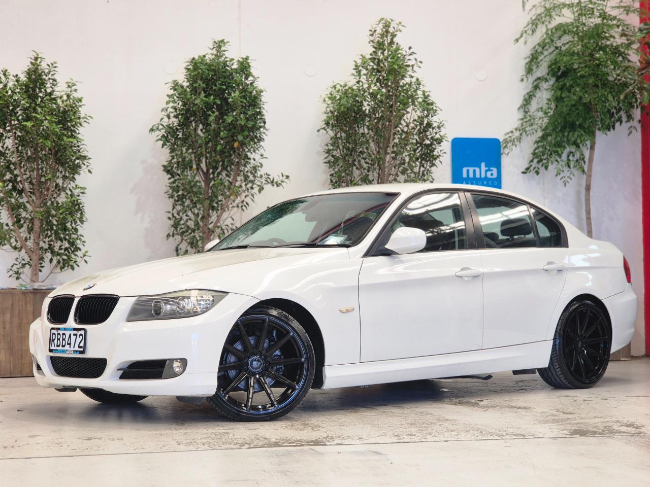 2011 BMW 320I thumbnail